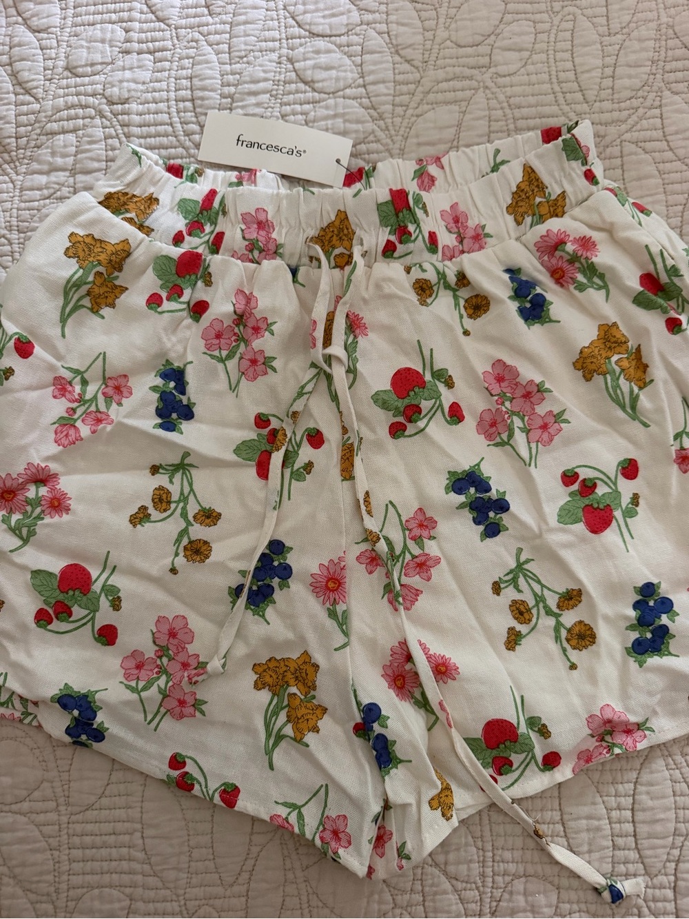Francesca's Collections White Floral & Fruit Print Women's Shorts